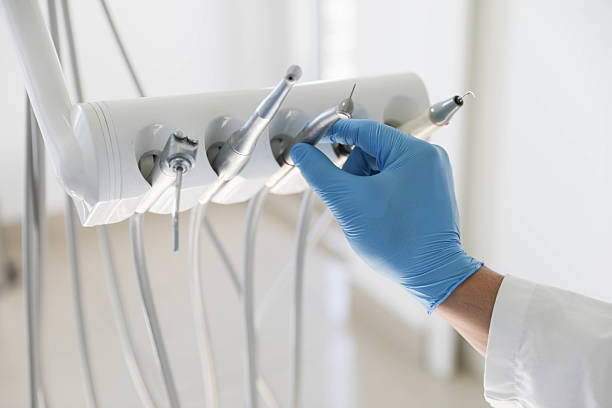 Professional Emergency Dentist technician working in Lakeside, FL